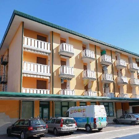 Storione - Appartamenti Bibione Buitenkant foto