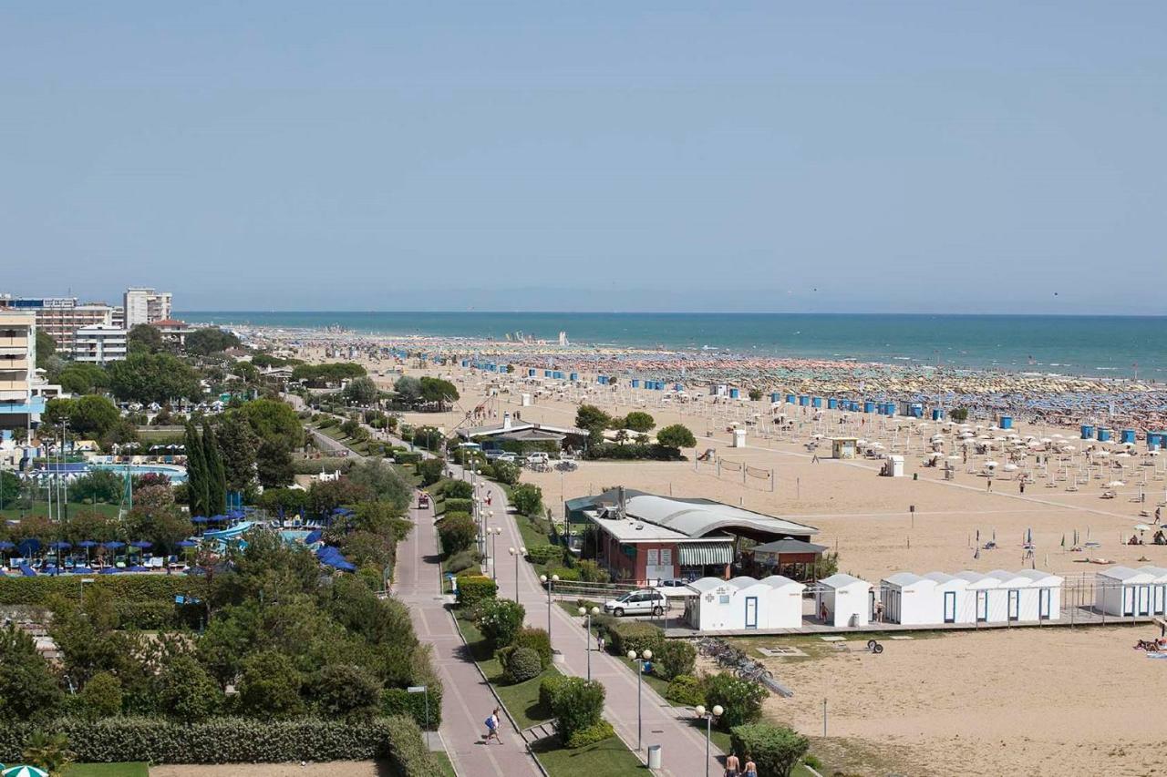 Storione - Appartamenti Bibione Buitenkant foto