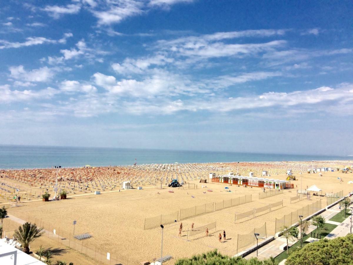 Storione - Appartamenti Bibione Buitenkant foto