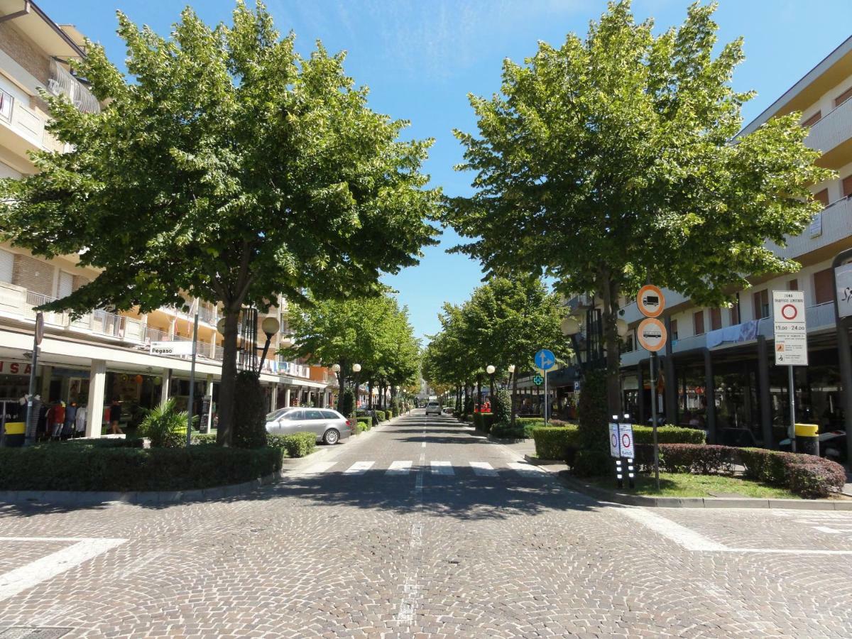 Storione - Appartamenti Bibione Buitenkant foto