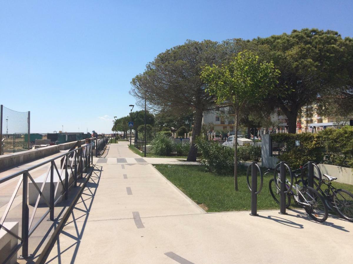 Storione - Appartamenti Bibione Buitenkant foto