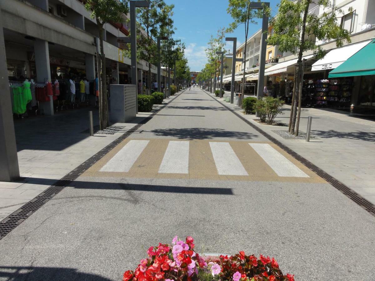 Storione - Appartamenti Bibione Buitenkant foto