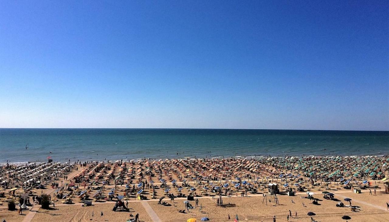 Storione - Appartamenti Bibione Buitenkant foto