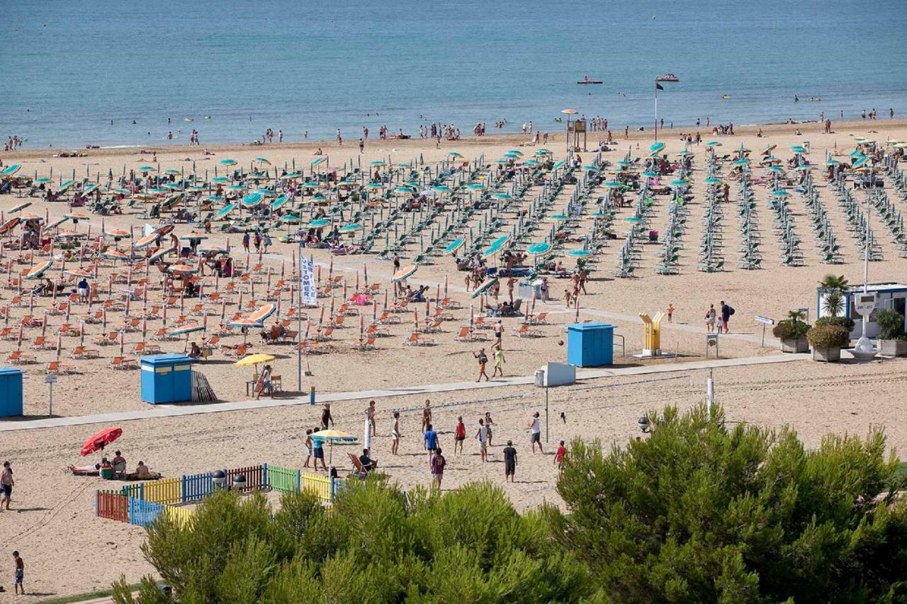 Storione - Appartamenti Bibione Buitenkant foto