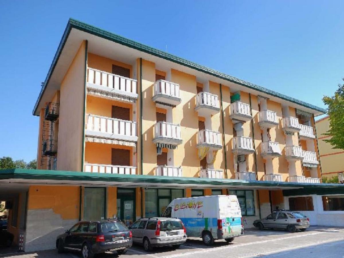 Storione - Appartamenti Bibione Buitenkant foto